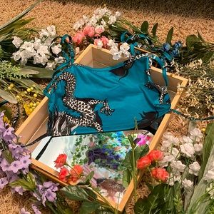 Backless dragon design crop top